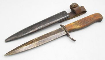 WW1 boot/trench fighting knife with original wooden handle and original steel sheath, blade L14 cm