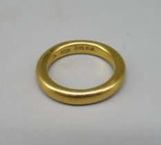 22ct yellow gold wedding band, stamped 22, size J1/2, 8.0g
