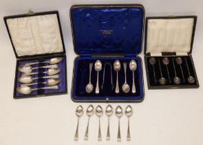 Group of C20th hallmarked silver spoons, comprising a set of six Viner's teaspoons, Sheffield