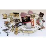 Collection of costume jewellery and small collectables incl. small Jet items, razor, cigarette case,