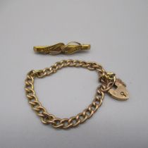 9ct yellow gold chain link bracelet with heart shaped padlock clasp, stamped 9, 7.1g, and a 15ct