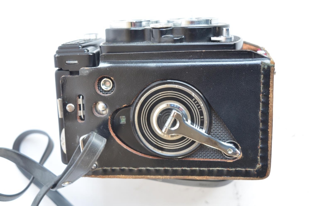 Yashica MAT-124 medium format film camera with boxed Yashica 30mm close up lens. Camera in excellent - Image 4 of 5