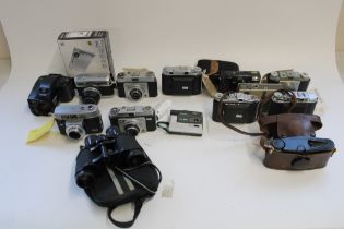 Selection of vintage cameras incl. Carl Zeiss Jena Werra, Ilford Sportsman, Kodak Pony 135 etc. (