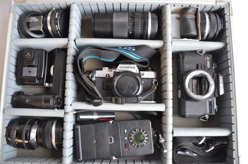 Collection of 35mm film cameras and accessories to include an Olympus OM10 SLR with Olympus 28mm, - Image 2 of 8
