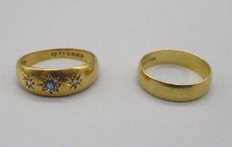 18ct yellow gold wedding band, stamped 750, size K, and an 18ct yellow gold gypsy style ring set