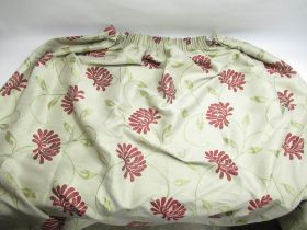 Collection of 6 cream background decorated with red flowers curtains, approx. H131cm x W165cm