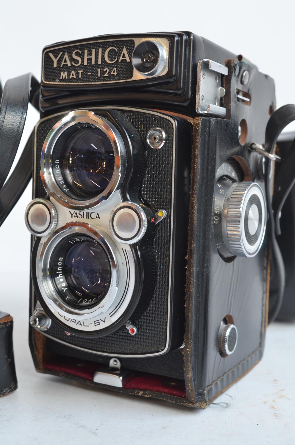 Yashica MAT-124 medium format film camera with boxed Yashica 30mm close up lens. Camera in excellent - Image 2 of 5
