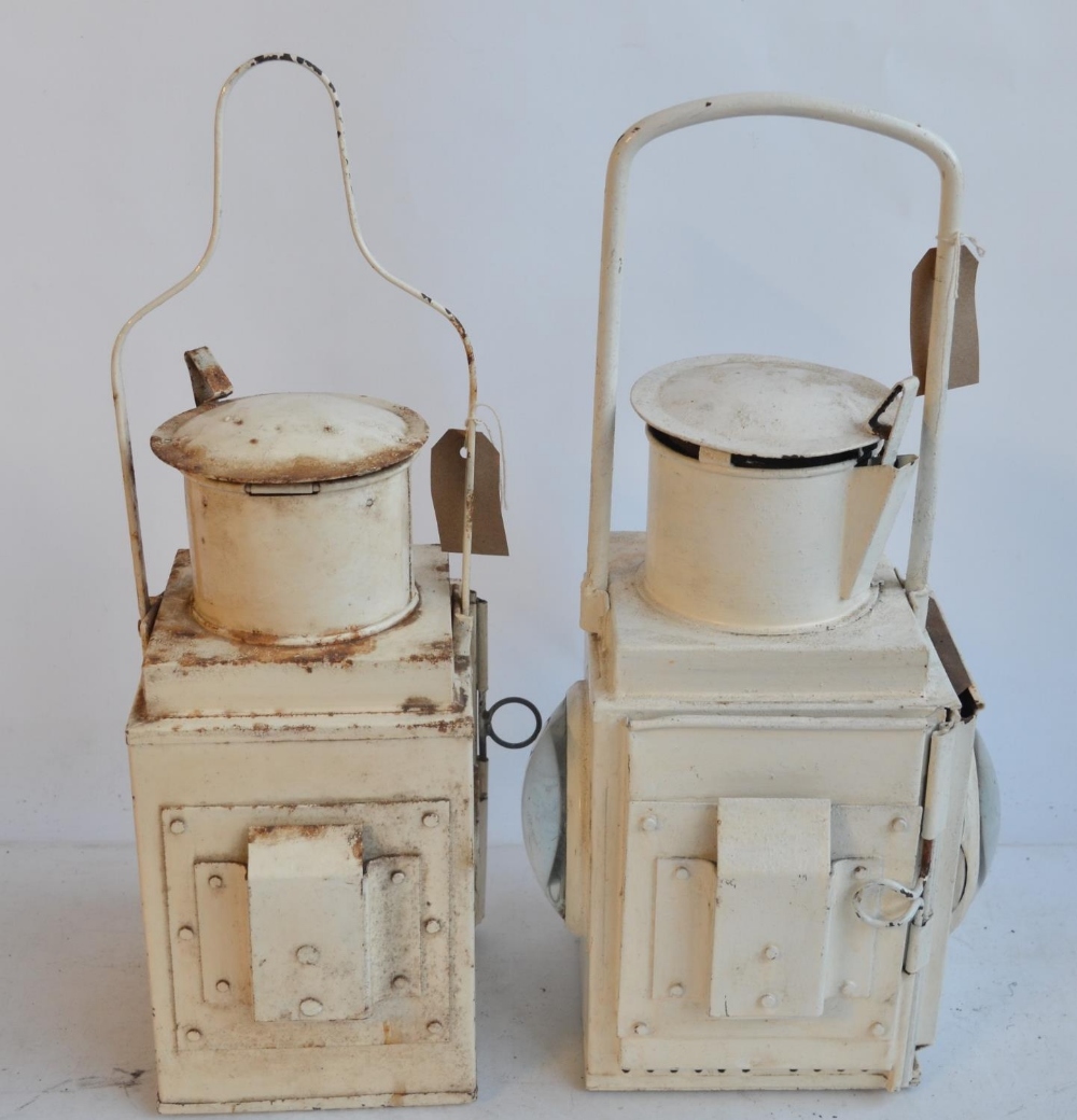 Two Large white painted railway lamps (no internal burners) to include a BR(M) stamped tail lamp - Image 3 of 9