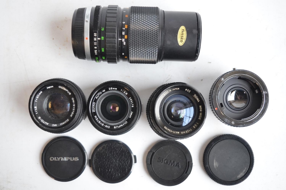 Collection of 35mm film cameras and accessories to include an Olympus OM10 SLR with Olympus 28mm, - Image 4 of 8