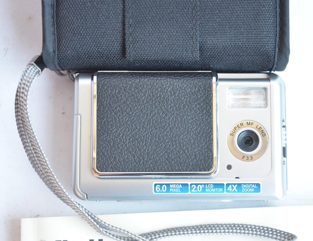 Collection of 35mm film camera equipment and accessories to include an EXA 500 SLR with Carl Zeiss - Image 6 of 8