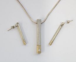 Italian modernist silver necklace and earrings set, the two tone cyclinder drops set with small