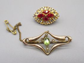 15ct yellow gold Edwardian brooch set with peridot and seed pearls, stamped 15, 2.8g, and a yellow