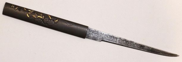 Japanese 17th century Mumia Kodzuka, the grip with Samuria design highlighted in gold, 11cm blade