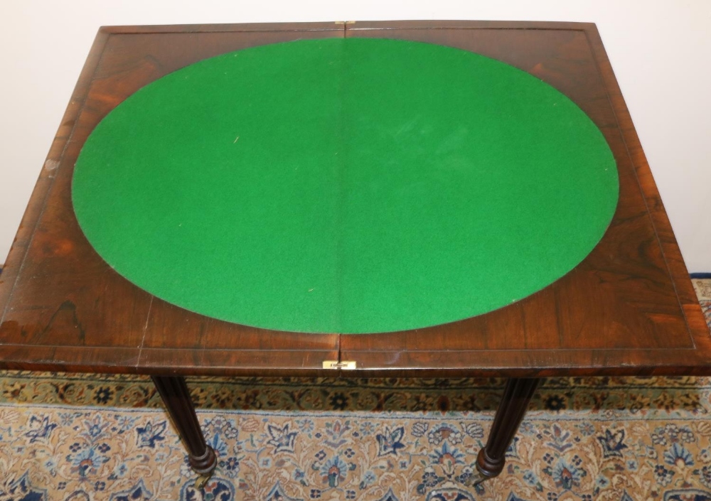 C19th Gillows style rosewood games table, swivel folding boxwood and ebonised baize lined chessboard - Image 3 of 3