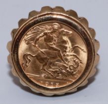 Geo.V 1915 half sovereign in 9ct yellow gold ring mount, stamped 375, size R1/2, 10.3g