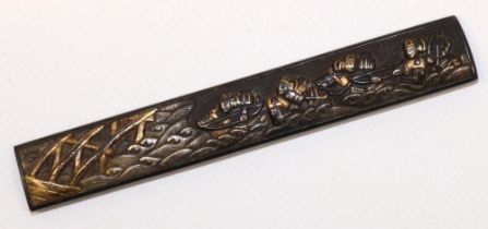 Japanese 17th century Kodzuka grip, possibly Mumia, Goto school, depicting scence of crossing the