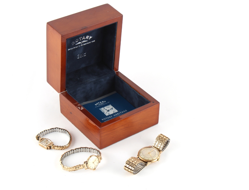 Property of a deceased estate - a gentleman’s Rotary U.M. 9ct gold cased wristwatch with 17-jewel