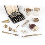 Property of a deceased estate - a quantity of assorted small silver & silver mounted items including