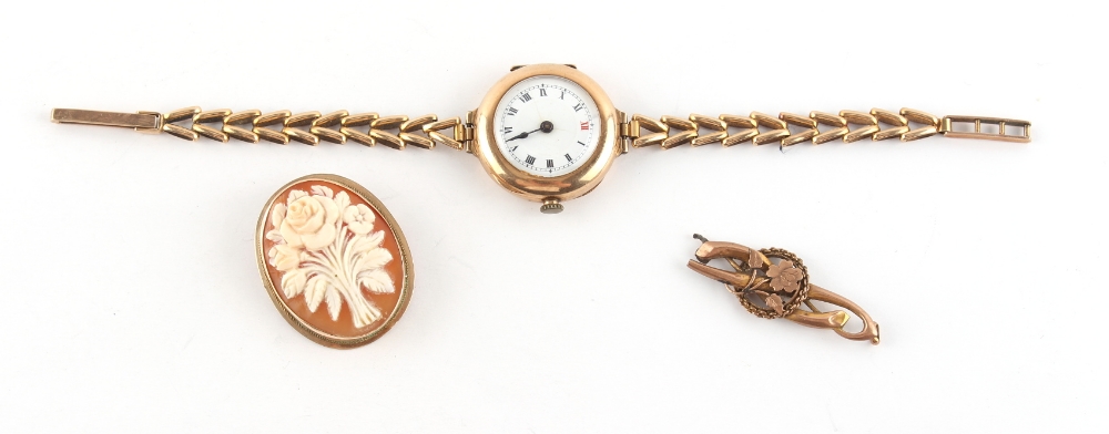 Property of a deceased estate - an early 20th century lady's 9ct gold cased wristwatch, Birmingham