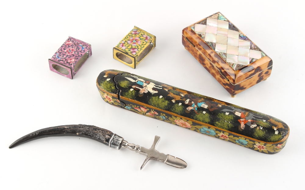 Property of a lady - an early 20th century tortoiseshell & mother-of-pearl box, 4ins. (10.2cms.) - Image 2 of 4