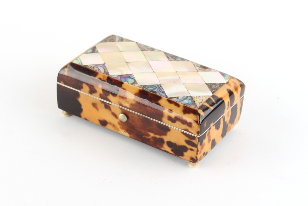 Property of a lady - an early 20th century tortoiseshell & mother-of-pearl box, 4ins. (10.2cms.) - Image 3 of 4