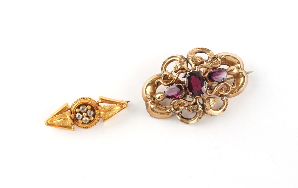 Property of a gentleman - a Victorian unmarked gold (tests 9ct) brooch set with three oval cut