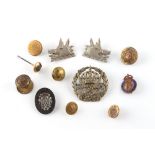 Property of a gentleman - militaria - a small quantity of military badges & buttons including a