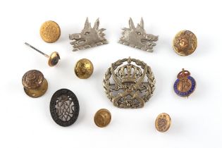 Property of a gentleman - militaria - a small quantity of military badges & buttons including a