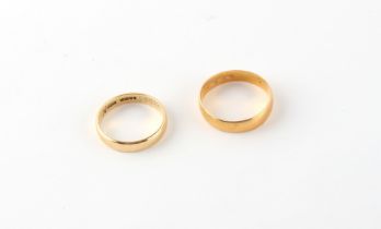Property of a deceased estate - a 22ct yellow gold wedding band, approximately 3.2 grams, size Q;