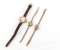 Property of a lady - an early 20th century lady's 9ct gold cased wristwatch on 9ct gold bracelet