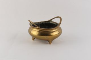 Property of a lady - a late 19th century Chinese bronze censer, with apocryphal Xuande 16-