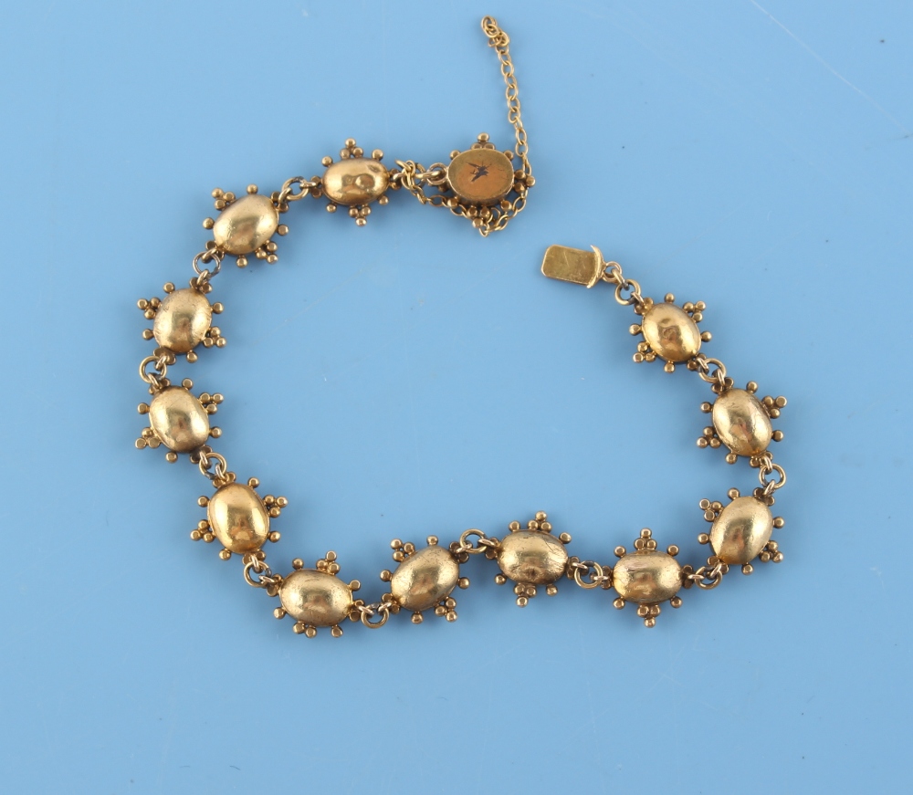 An early 19th century late Georgian yellow gold (tests 18ct) oval cut garnet bracelet, with closed - Image 3 of 3
