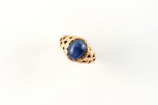 A yellow gold cabochon sapphire ring, the oval cabochon sapphire weighing approximately 4.82 carats,