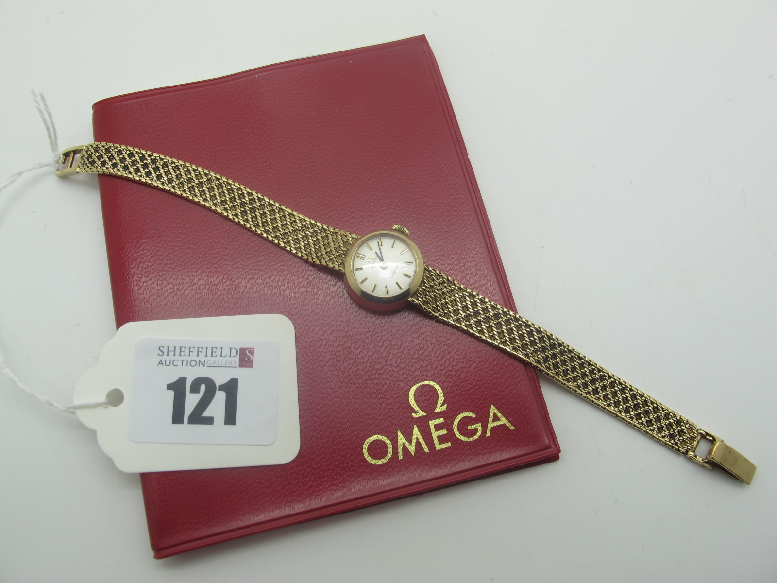 Omega - A 9ct gold ladies wristwatch, the circular signed dial with line markers, serial number to