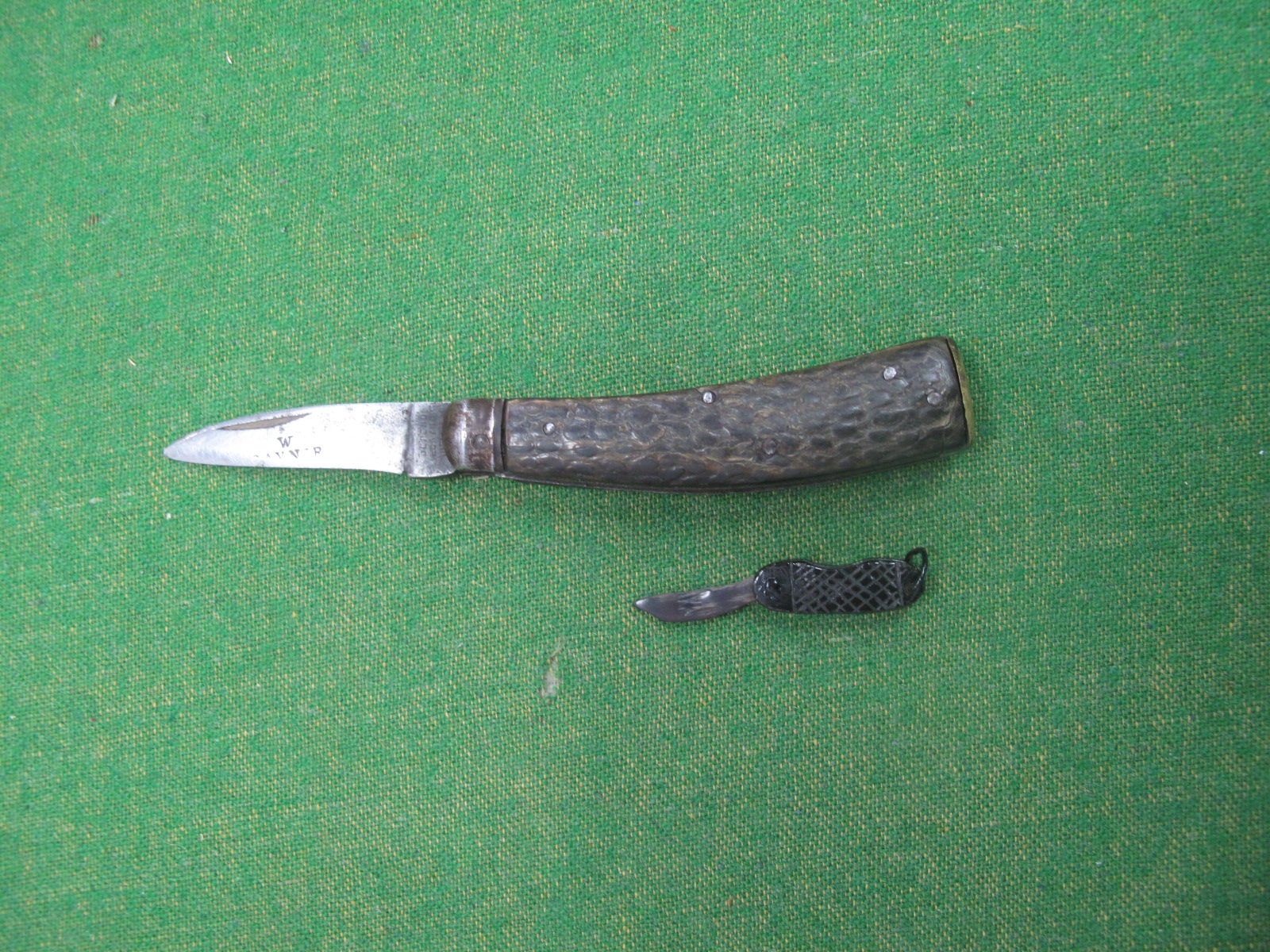 Saynor Flat Bottom Pocket Knife, scaled horn handle, steel bolster, 9.5cm closed, worn blade - small