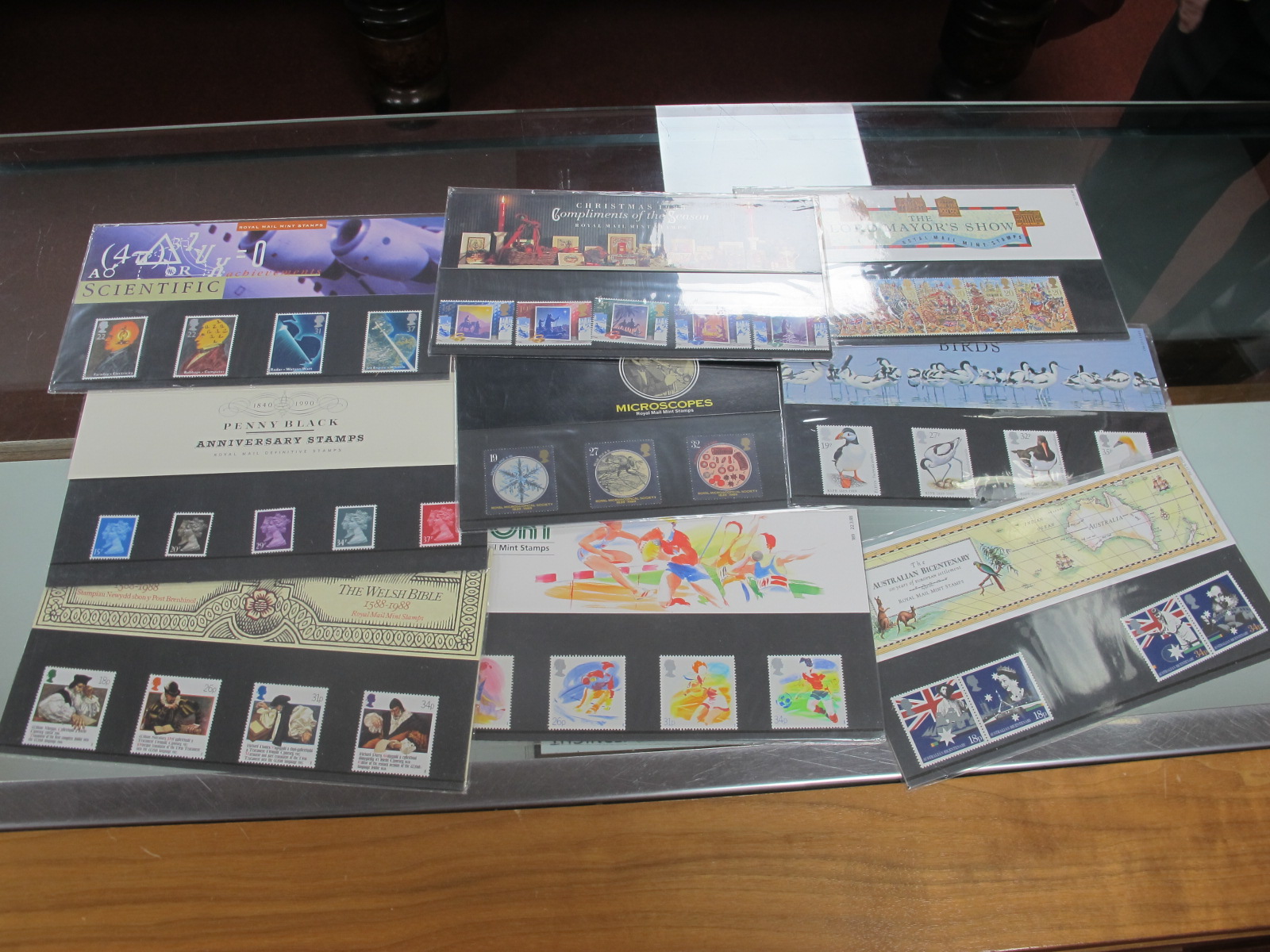 A Collection of Mint GB Presentation Packs, with a face value of over £100. - Image 4 of 4