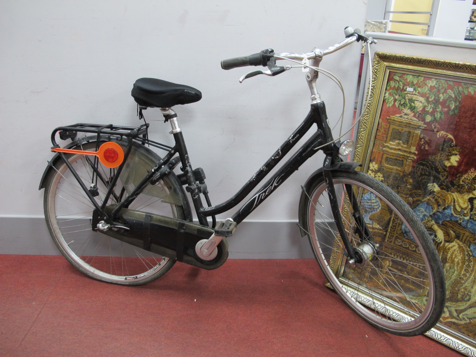 Ladies Trek (Paris) City Bike.