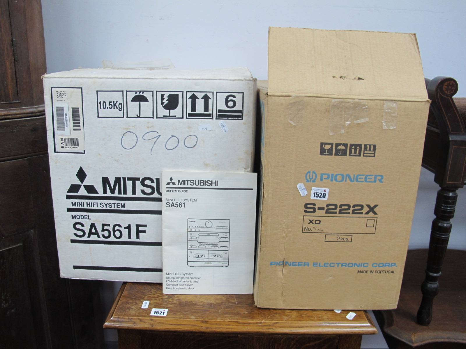 Mitsubishi Mini Hi Fi System, SA561F, Pioneer speakers (Untested - sold for parts only).