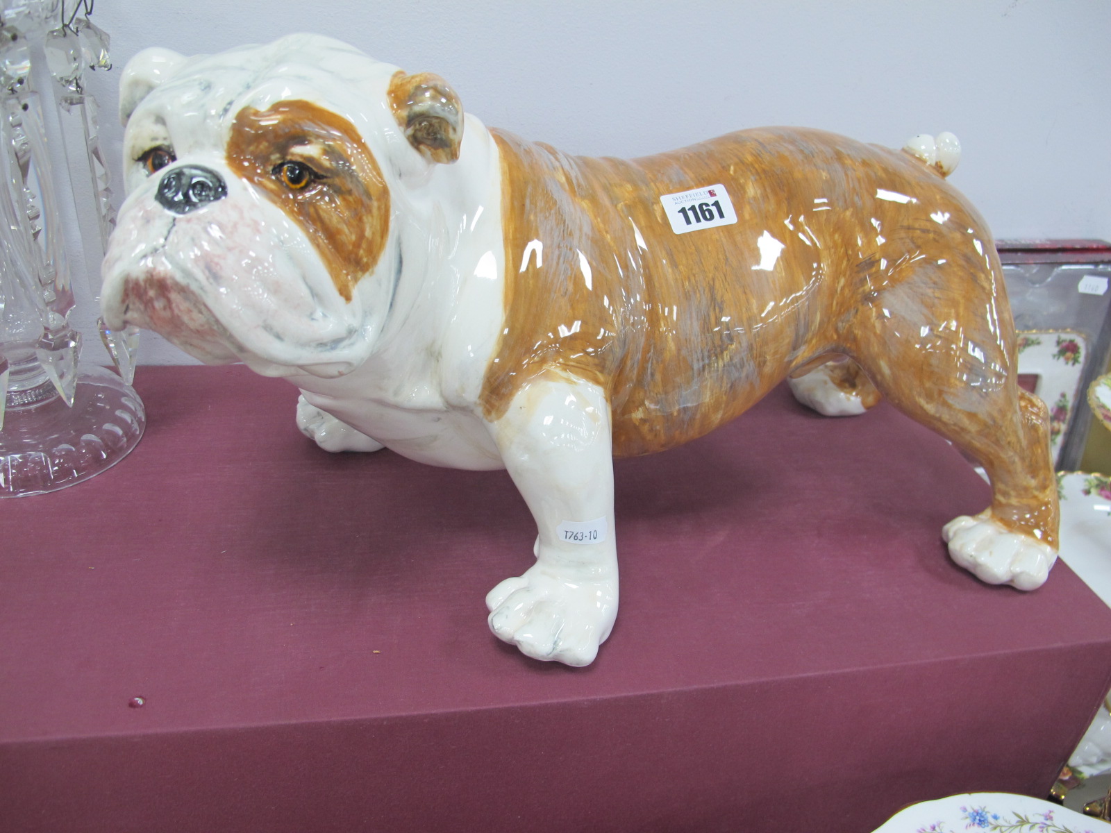 An Anita Harris Prestige Extra Large Fireside 'British Bulldog', gold signed, 25cm high, 46cm long.