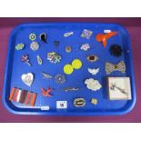 Vintage and Later Brooches and Buckles, including lucite, floral, diamante, etc:- One Tray.