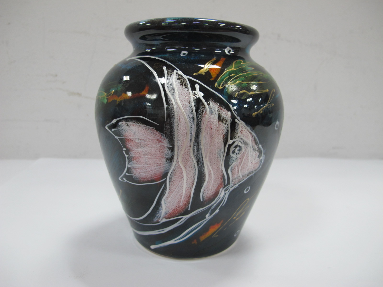 An Anita Harris 'Marine Life - Angel Fish' Ali Baba Vase, gold signed, 12.5cm high.