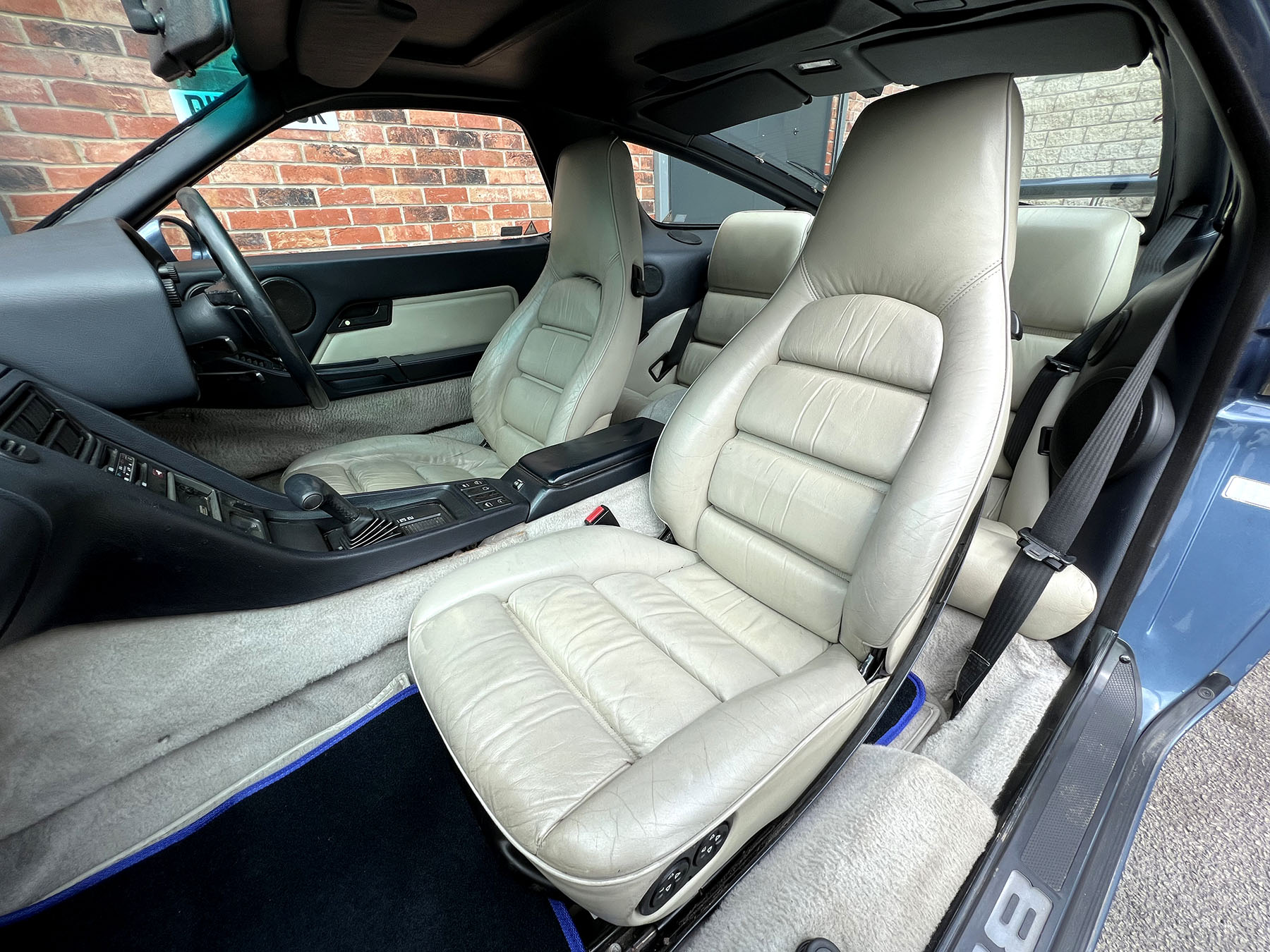 1990 [H754 POC] Porsche 928 S4 in Baltic Blue Metallic with Linen leather interior. 5 litre V8 - Image 10 of 10