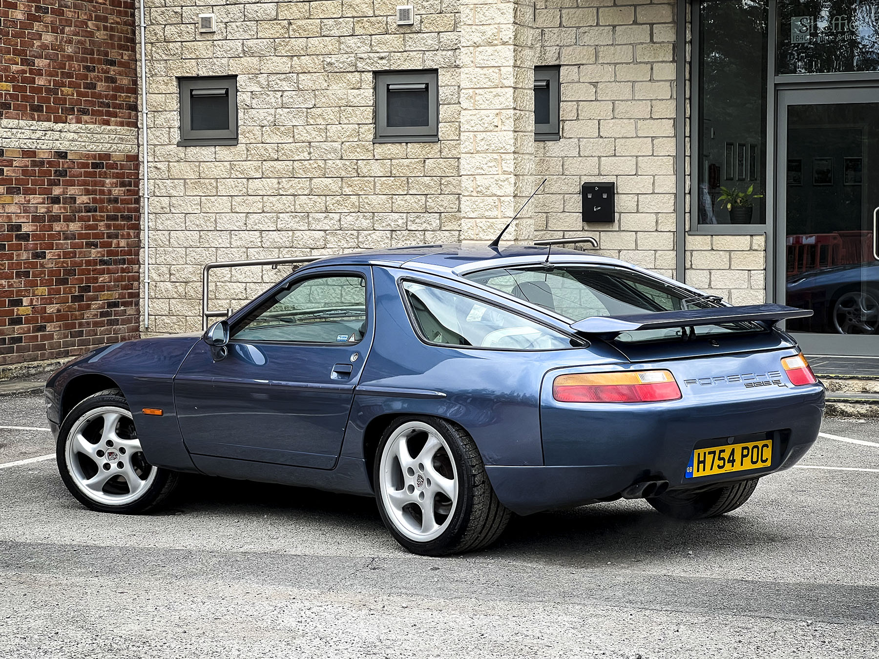 1990 [H754 POC] Porsche 928 S4 in Baltic Blue Metallic with Linen leather interior. 5 litre V8 - Image 4 of 10