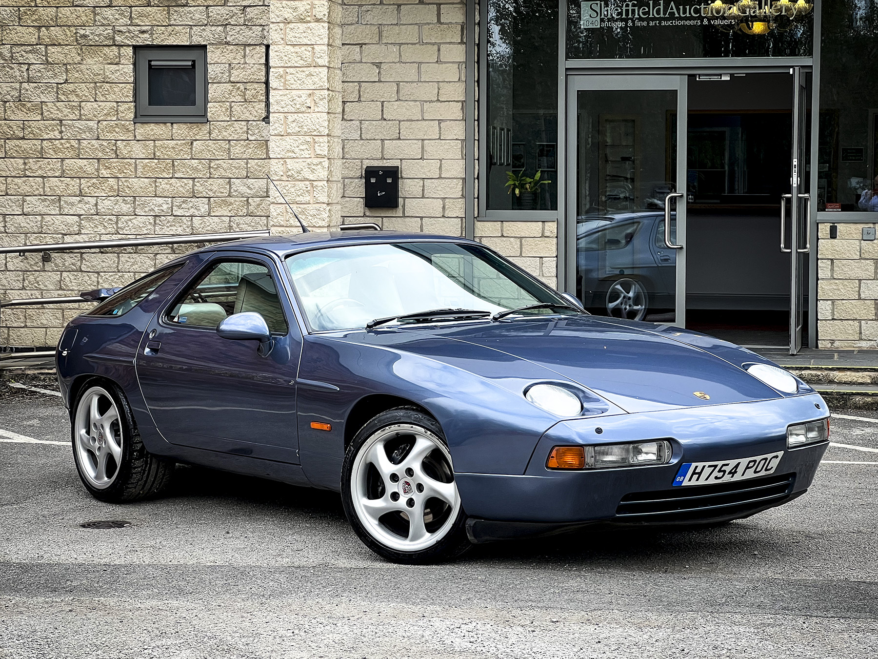 1990 [H754 POC] Porsche 928 S4 in Baltic Blue Metallic with Linen leather interior. 5 litre V8 - Image 3 of 10