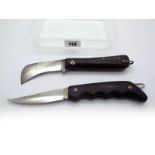 Whitby Co Locking Skinning Knife, 12cm; pruning knife, no name, lanyard ring, 12cm. (2)