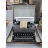Vintage 'Homewriter' Typewriter, in a brown case.