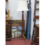 XX Century Mahogany Standard Lamp, with reeded column on cabriole legs, pad feet.