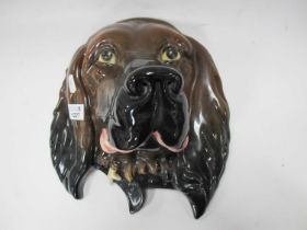 Beswick 668 Red Setter Pottery Wall Plaque, 26cm wide, 28cm high (cracked).