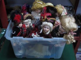 Leonardo Collectors Dolls, Beafeater, other dolls in classical dress:- One Box