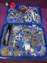 A Mixed Lot of Assorted Costume Jewellery, including imitation pearls, bead necklaces, diamanté,